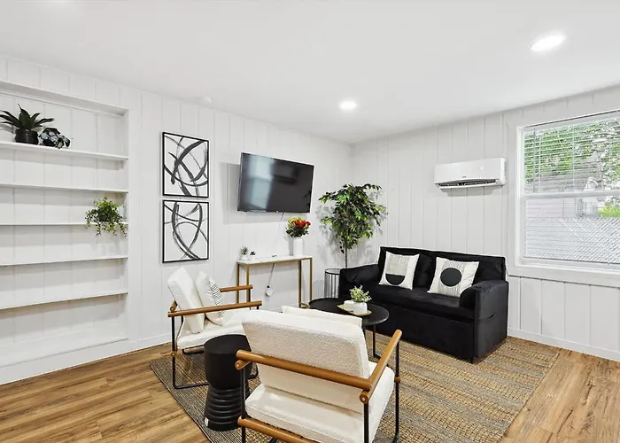 Delightful 1br 1ba Cozy Flat *