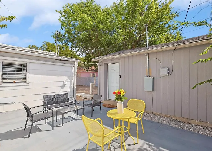 Delightful 1br 1ba Cozy Flat